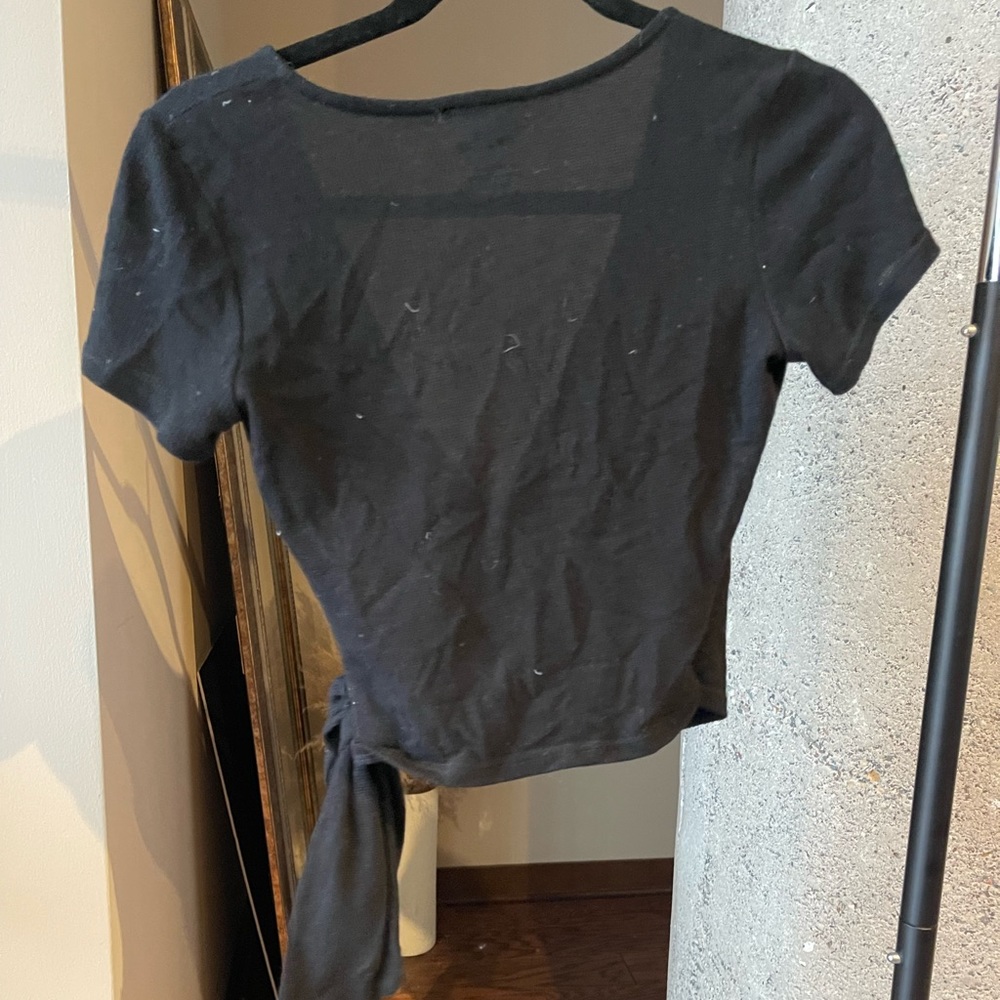 boutique crop top with tie - Picture 2 of 2